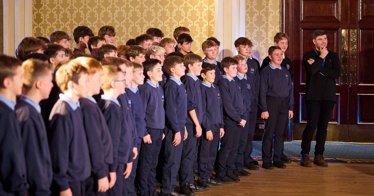 Simon Cowell gives Welsh school choir the ultimate Britain's Got Talent surprise