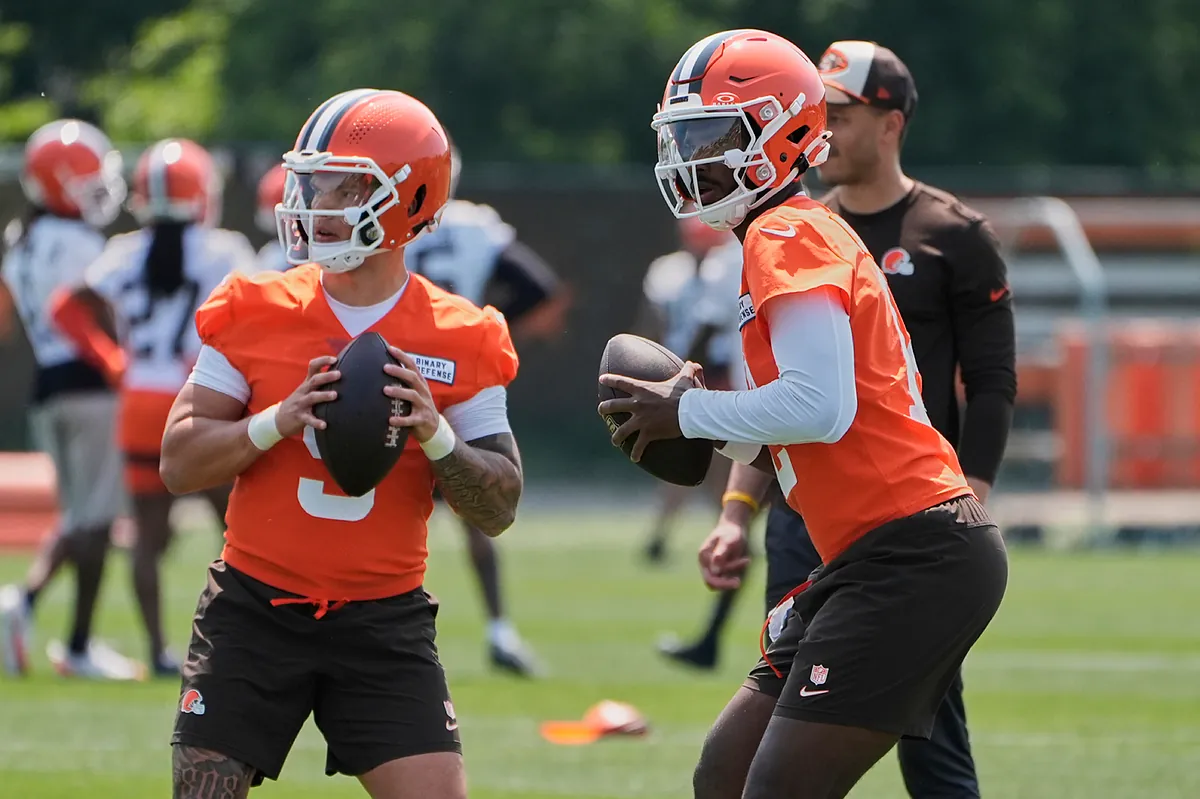 Dillon Gabriel LOSES CONTROL After Todd Monken CALLS HIM In Front Of Everyone Over Shedeur Sanders