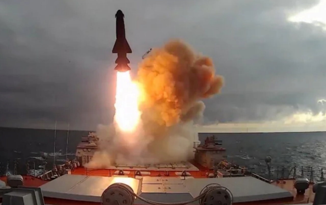 2 MINUTES AGO! Russian Oreshnik Missile Devastates US Warship Laden with 700 Tons of Explosives in Sudden Strike!