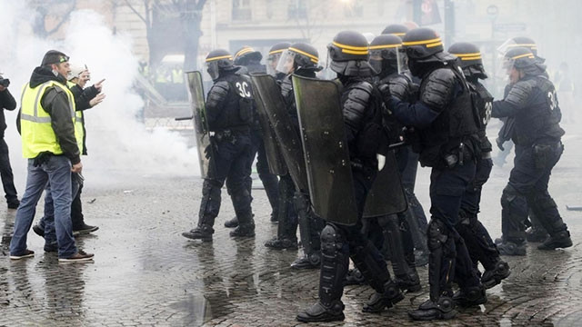 Keir Starmer Faces Mounting Pressure as Migrant Protests Spread Across the United Kingdom