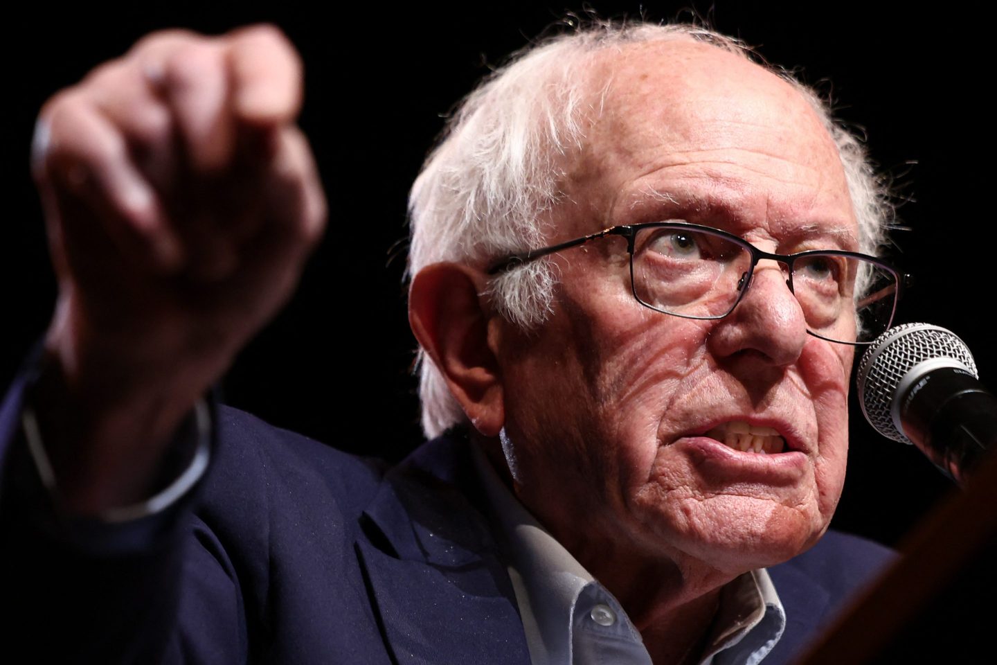 BERNIE SANDERS TAKES ON BILLIONAIRES: NEW TAX PLAN TARGETS BEZOS, MUSK, BLOOMBERG, AND BUFFETT.c1