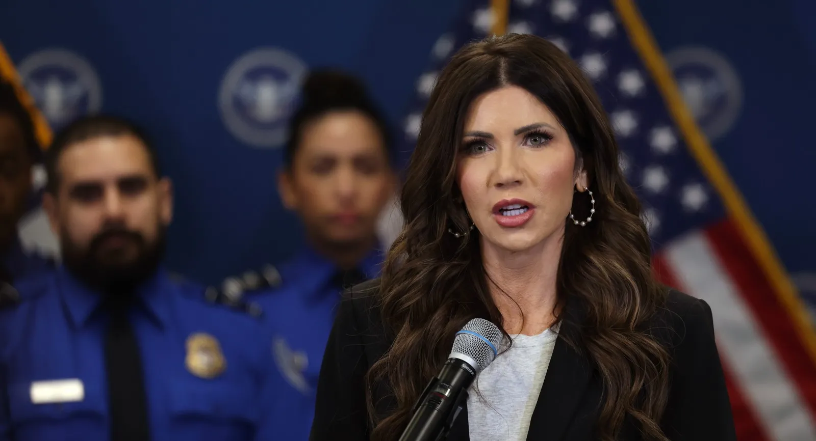 Noem Orders Federal Agents in Minneapolis to Wear Body Cameras