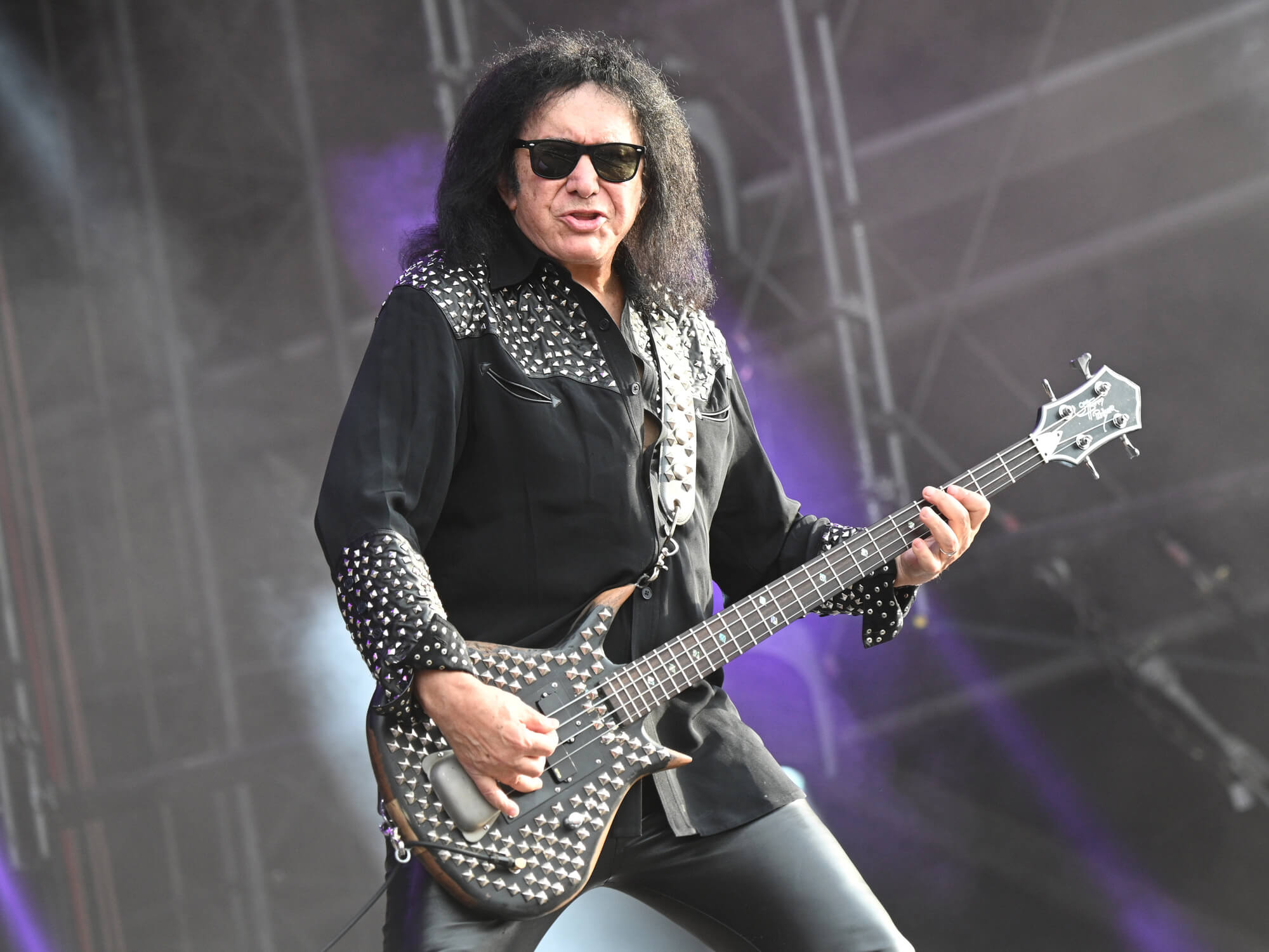 "GENE SIMMONS EXPOSES THE “HIDDEN SIDE” OF POLITICS — AND SAYS HE REFUSES TO SUPPORT ANYONE_011