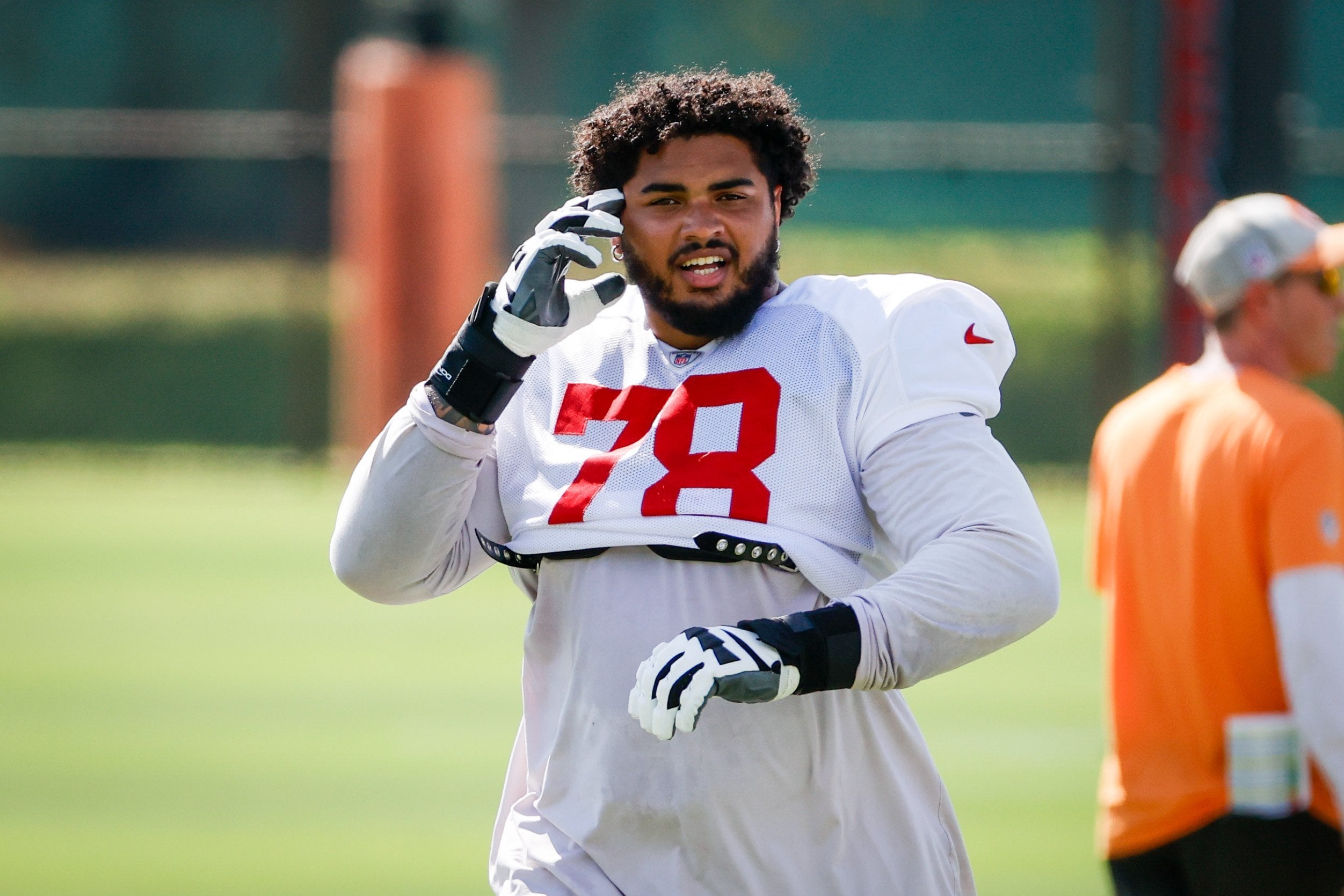 Buccaneers’ $126 Million Protection King Shocks NFL by Rejecting Bigger Offers From Chiefs and Jets, Chooses Loyalty to Tampa Bay Amid Franchise Transition