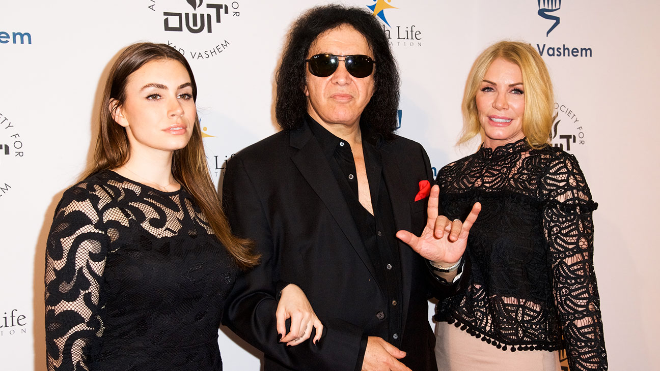 SHE TOLD ME SOMETHING… I’VE NEVER FORGOTTEN.” — GENE SIMMONS HINTS AT HIS MOTHER’S FINAL WORDS