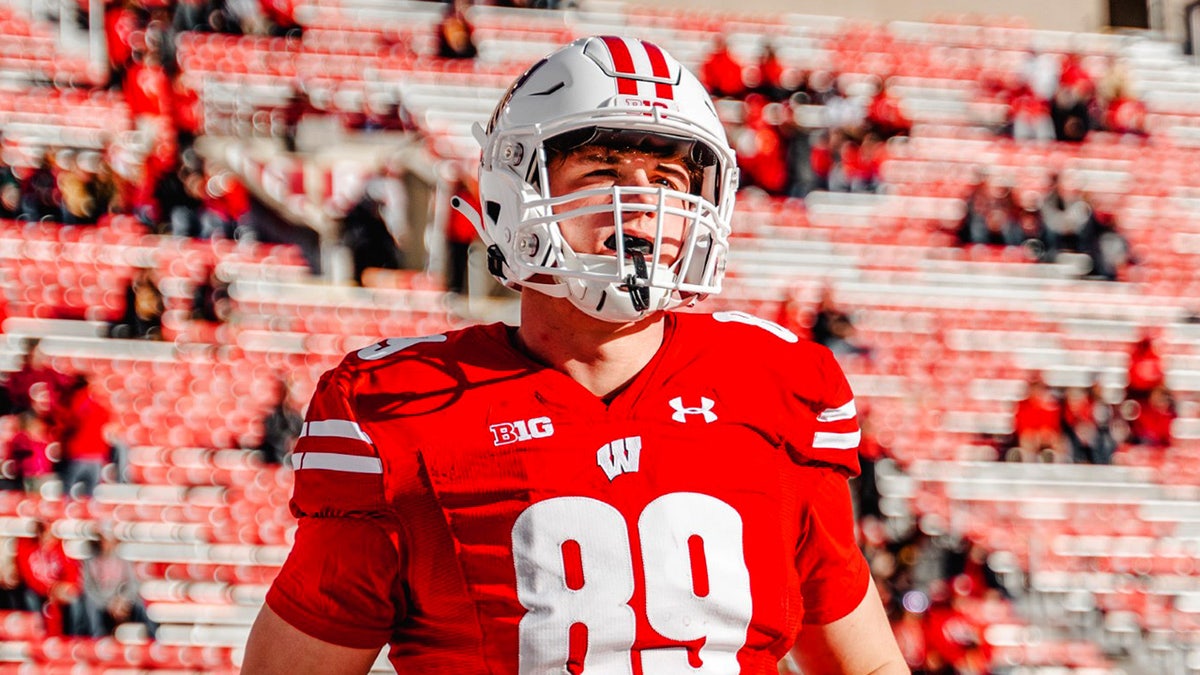 Buffalo Native Tight End Tragically Dies at 24 — Police Investigating Cause