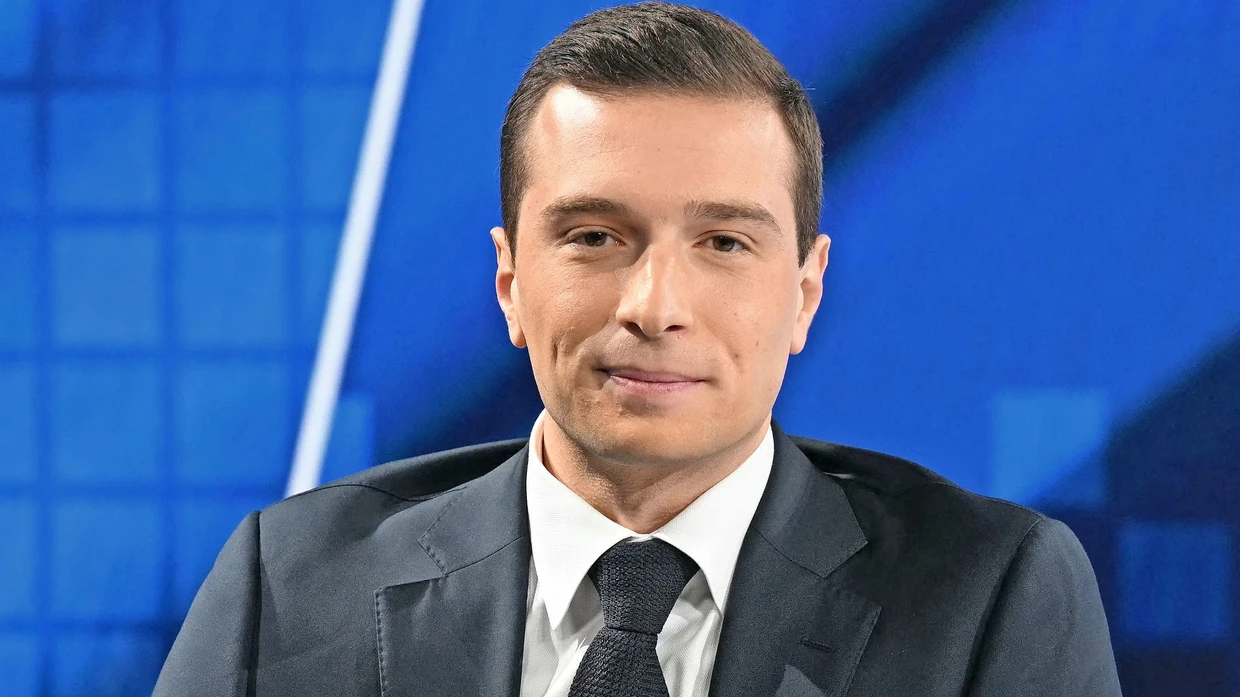 « AFFRONTEMENT EN DIRECT QUI FAIT TREMBLER LES PLATEAUX ! » — UN FACE-À-FACE TÉLÉVISÉ DÉCLENCHE UNE TEMPÊTE MÉDIATIQUE ET DIVISE LE PUBLIC - bkbroyal