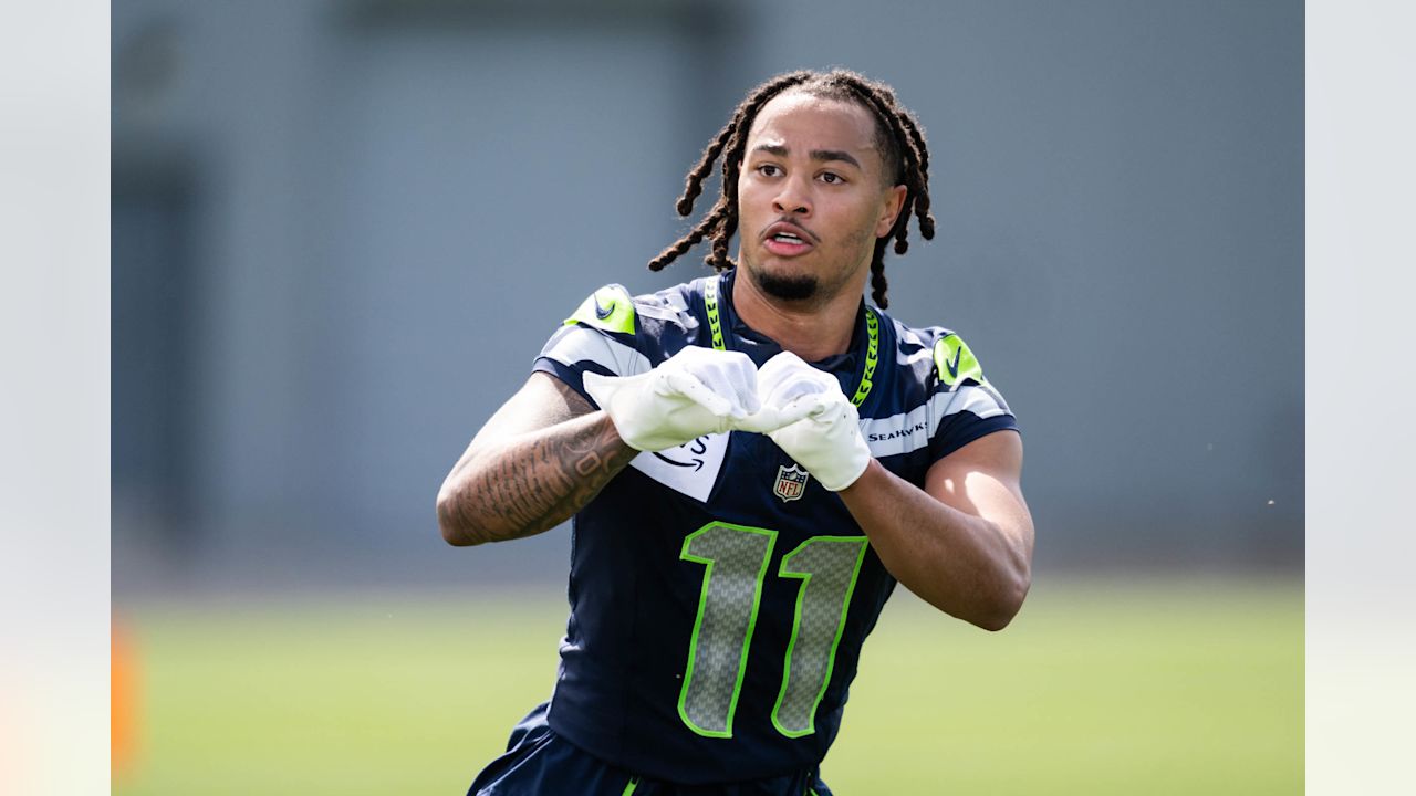 Seahawks’ $121 Million Rising Star Shocks NFL by Rejecting Bigger Offers From Patriots and Titans, Chooses Loyalty to Seattle Amid Offensive Evolution