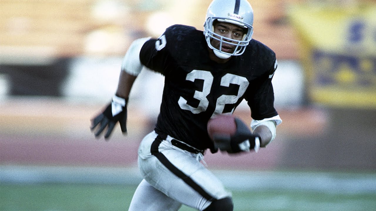 The Only Player in NFL History to Win MVP, Offensive Rookie of the Year, and a Super Bowl in the Same Season Returns to the Raiders in a New Role for the 2026 Season
