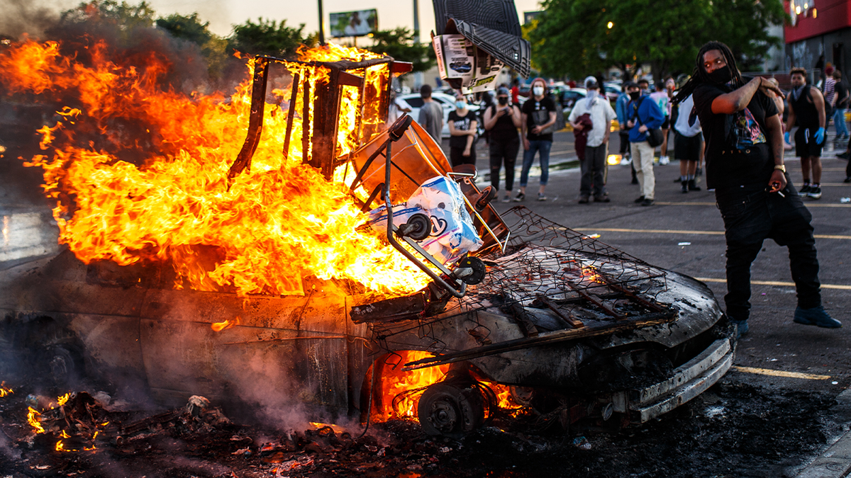 HOT: CHAOS AT MINNESOTA CHURCH? RAMASWAMY BLASTS GOVERNMENT AS LAWLESS RIOTS SPREAD!.c1